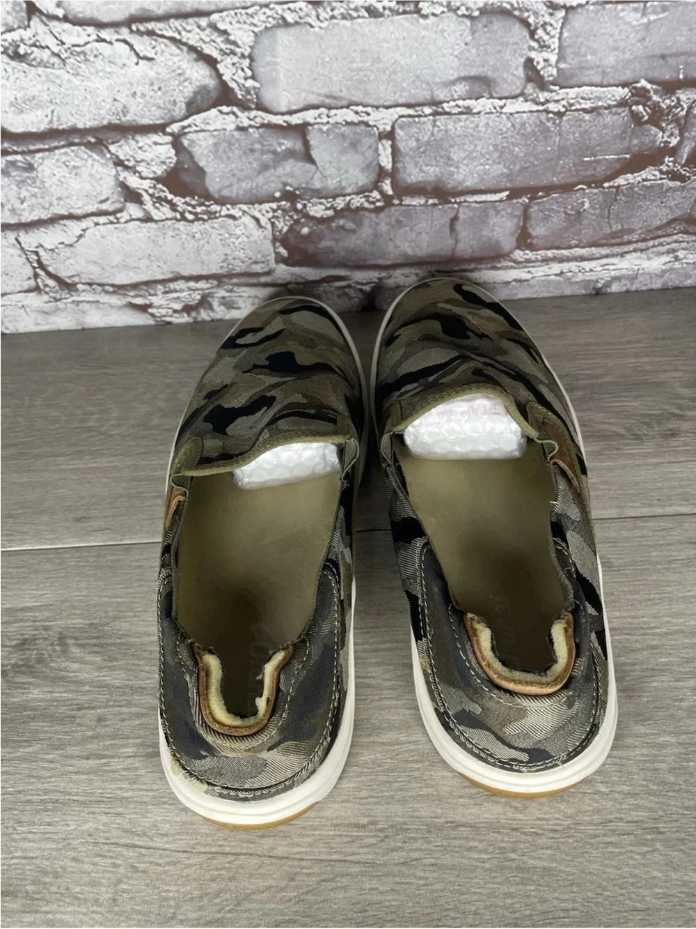 OluKai Lae'ahi Pa'i Green Camo Textile Canvas Fabric Sneakers Men 11.5M US/44.5